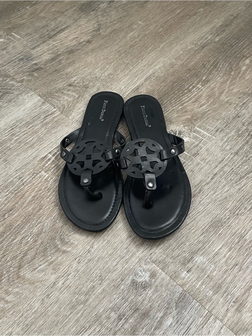 Pierre Dumas Black Thong Sandals Women’s Size 9 Cutout Medallion Flat